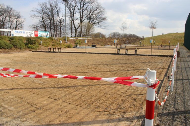 Einstellung des Spiel- und Trainingsbetriebes